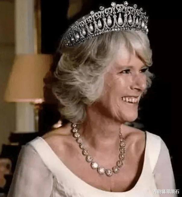 王冠|戴安娜留下的“珍珠泪”王冠如今却戴在了卡米拉头上，真是令人唏嘘！