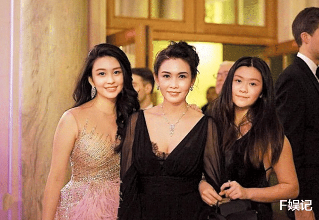 沈月|越来越像了！邱淑贞亲自为女儿拍摄写真 沈月穿旗袍的样子像足妈妈