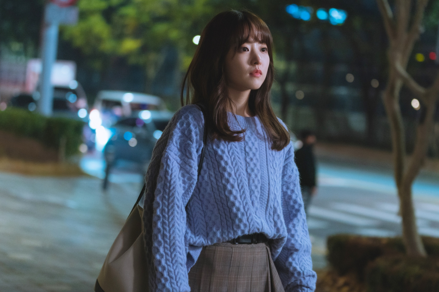 花影人间情感|女人婚外有情，到底图钱还是图爱？答案少有例外