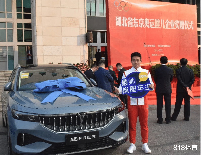 馋哭! 全红婵师兄王宗源获湖北省重奖257万, 没驾照2辆豪车父母开回家