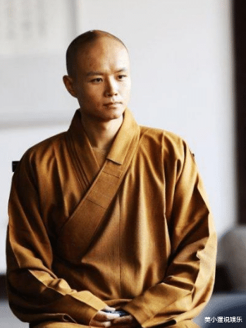 乐嘉|从金牌主持人沦落到街头卖艺，如今皈依佛门，乐嘉错在了哪里？