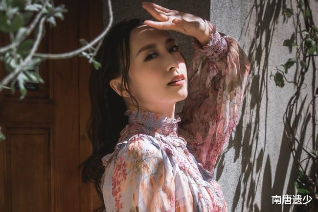 何依婷|TVB颁奖在即小花军团大洗牌，何依婷成女飞热门，龚嘉欣后劲不足