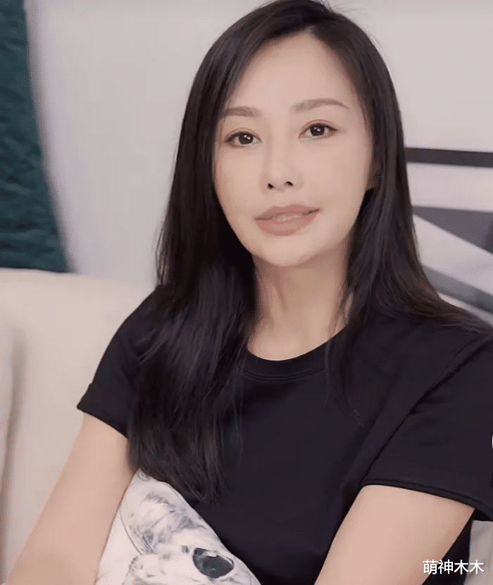 马雅舒|不甘做家庭主妇？吴奇隆前妻全面复出，模样大变撞脸秦岚