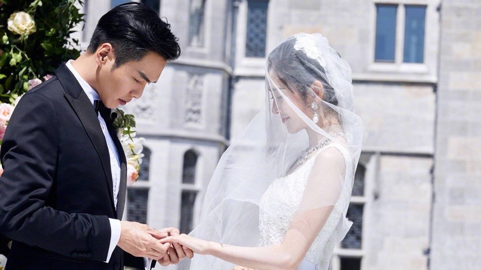 张若昀|张若昀身世也太可怜了吧，唐艺昕真的是给了他一个家