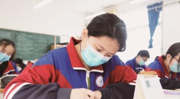 沈阳走失的18岁高三女生,在河边被找到,父亲没料到她能这么脆弱