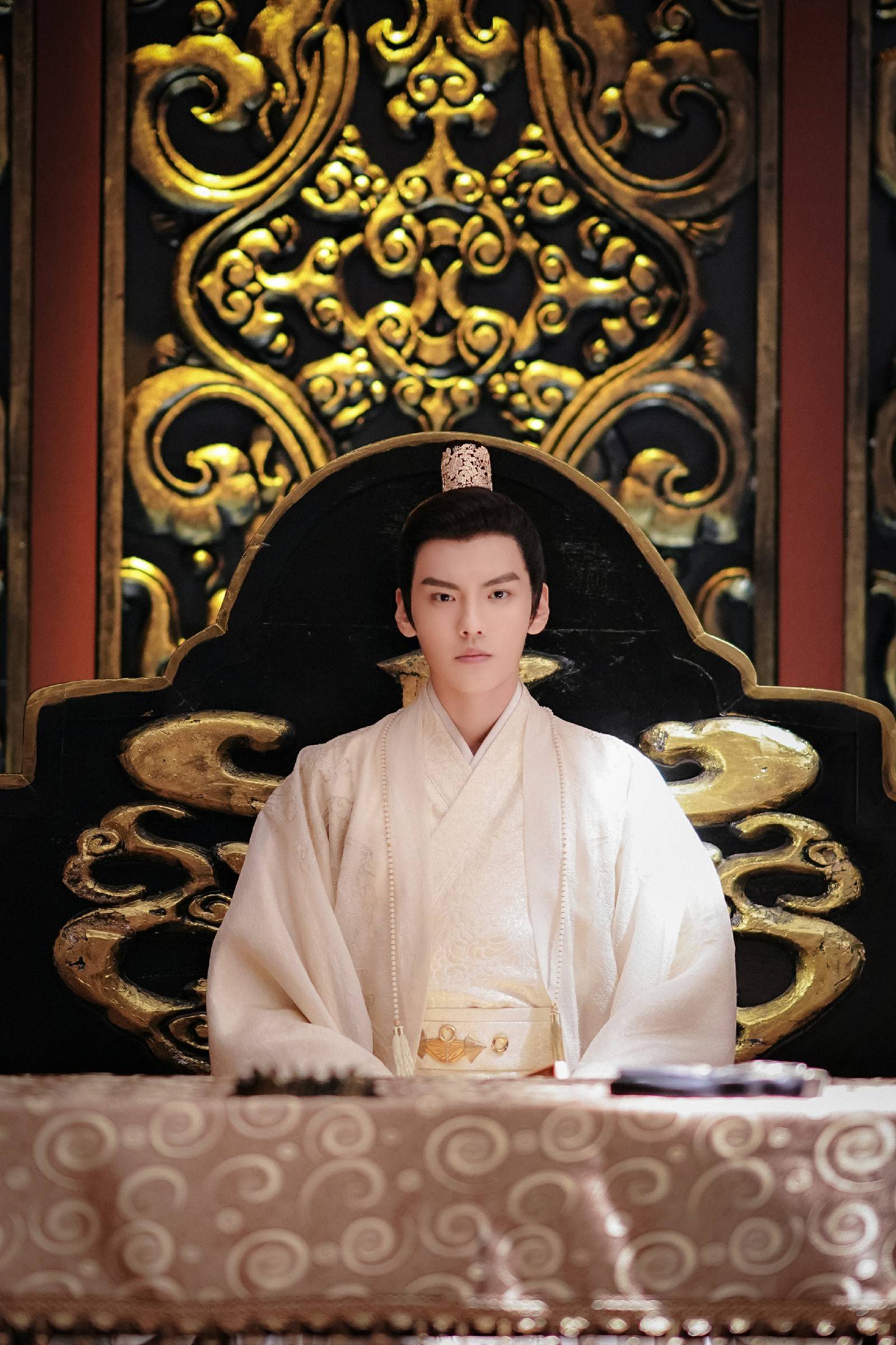 小女霓裳|毕雯珺新剧《小女霓裳》高甜开播，反转人设勾勒“憨酷”王爷