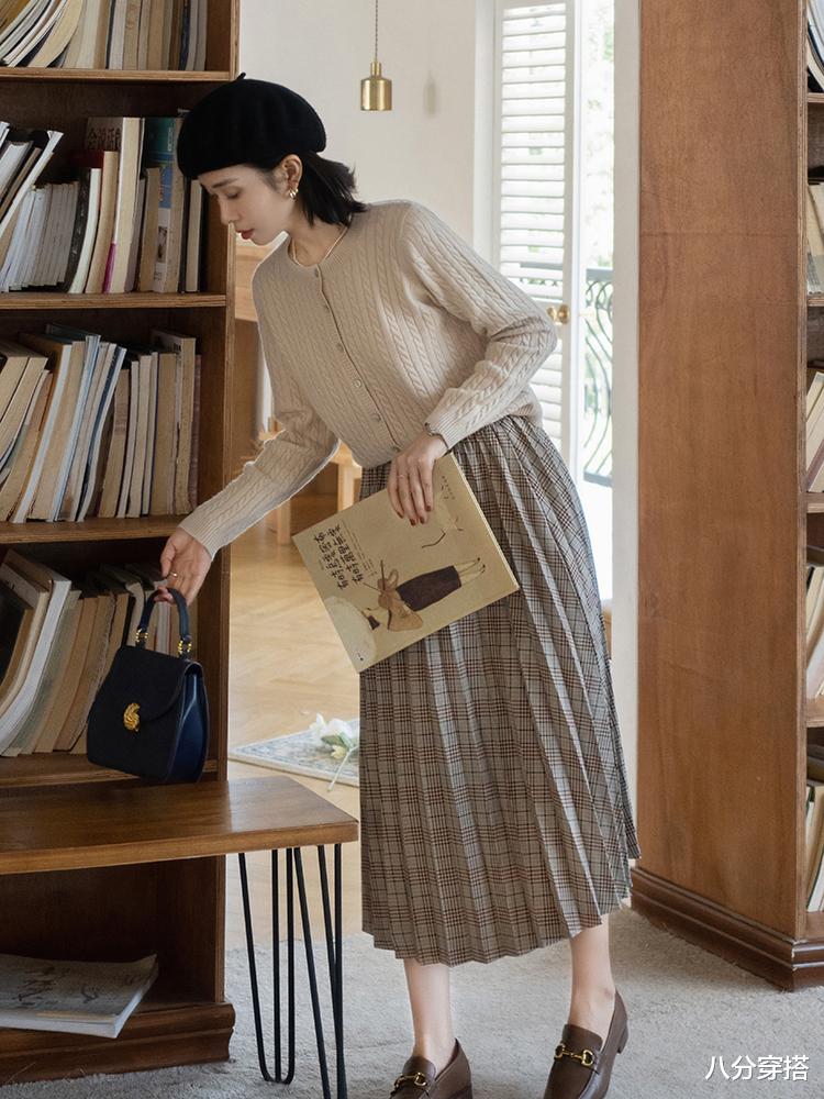 八分穿搭 小个子要学会穿“毛衣”,看这位博主的几组时尚造型,显高又洋气