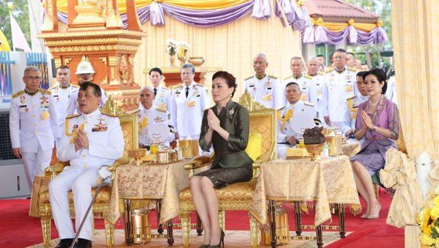 泰國王室公務三人行，尷尬的詩尼娜-圖2