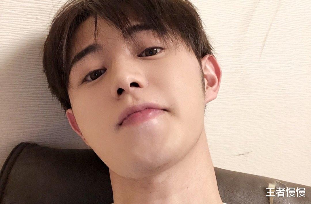 童锦程|身高168被弹幕调侃，童锦程回击：去个超市，都有妹妹要联系方式