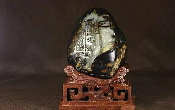 和田玉籽料|为什么和田玉籽料皮色不同价值也会相差巨大呢？原来这种皮色才是老玩家最爱！