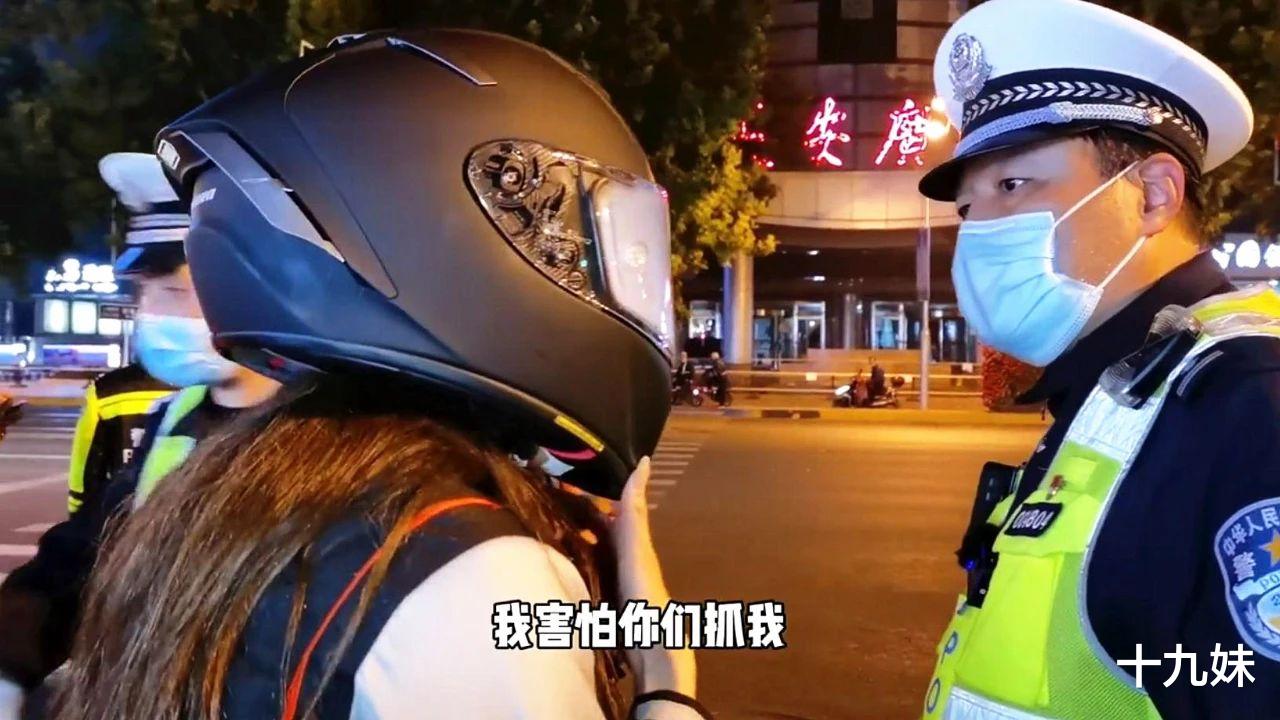 女骑士的最后一秀,拉风女子骑价值十多万摩托车狂飙,下一秒悲剧