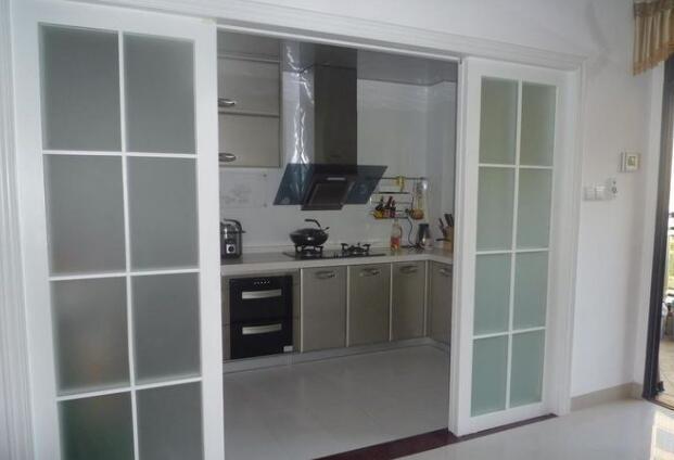 越来越多人厨房不装推拉门了,现在流行这样设计,后悔没早知道