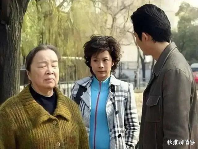秋雅聊情感|读《双面胶》原著,两人三观不合,凑合成一家人,闹翻是迟早的事