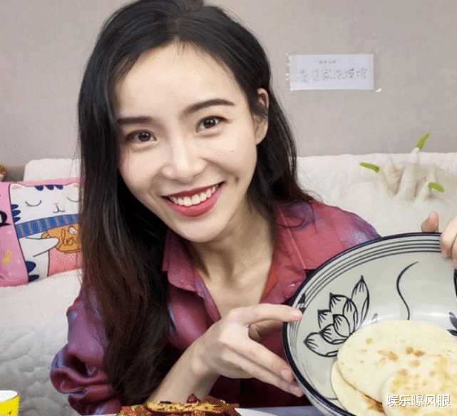 带货|千万吃播网红团队解散后，转型做探店主播，网友：变相捞钱罢了