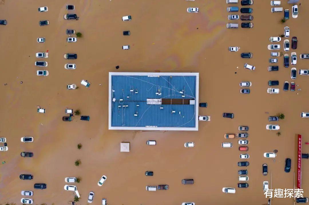 塔克拉玛干沙漠 塔克拉玛干沙漠突发洪水，300平方公里全是水，地球气候乱套了？