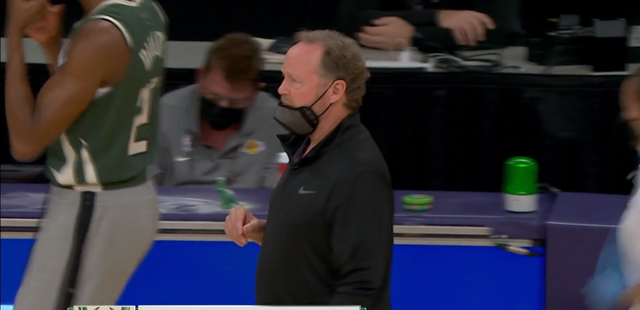 湖人队|狂轰30分！庄神首秀惊艳，小黑攻防俱佳，湖人单节8记三分很强势