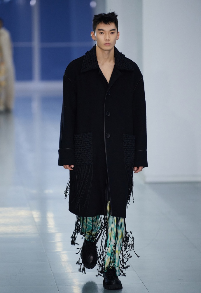 林依轮|林依轮为83岁母亲庆生！亲哥与他似复制粘贴，妈妈戴大金链精神好