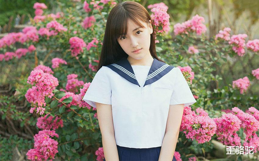 歪骆驼|女儿书包里的一支“笔”，让妈妈痛哭不已，做父母太难了