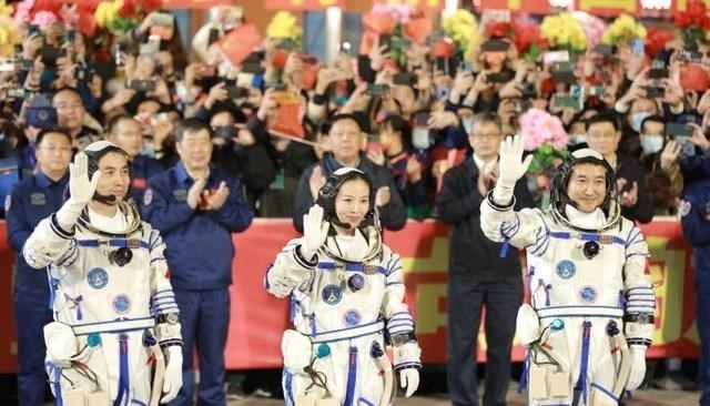 入驻天宫空间站一个月,航天员身体出现了很大变化,是什么原因?