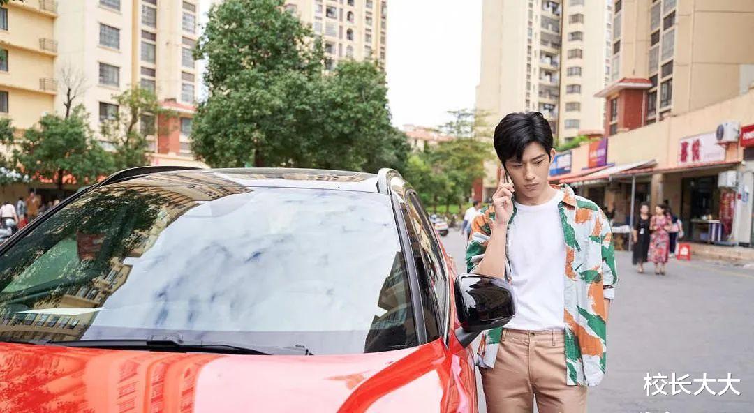 井柏然|《女心理师》：爱穿花衬衣的井柏然，只有他在认真拍“偶像剧”