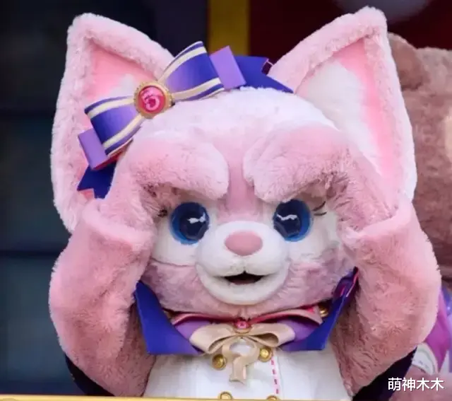 贝儿|玲娜贝儿翻车后续：隔天上班其他玩偶围绕安慰，还有人去现场痛哭