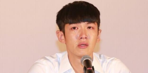 明星|“红得快，凉得快”的4位男明星，曾经众星捧月，现在已“凉凉”