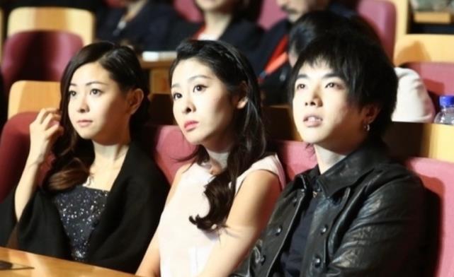 张碧晨|华晨宇女儿正脸被拍，长相犹如翻版张碧晨，2岁已初具女神模样