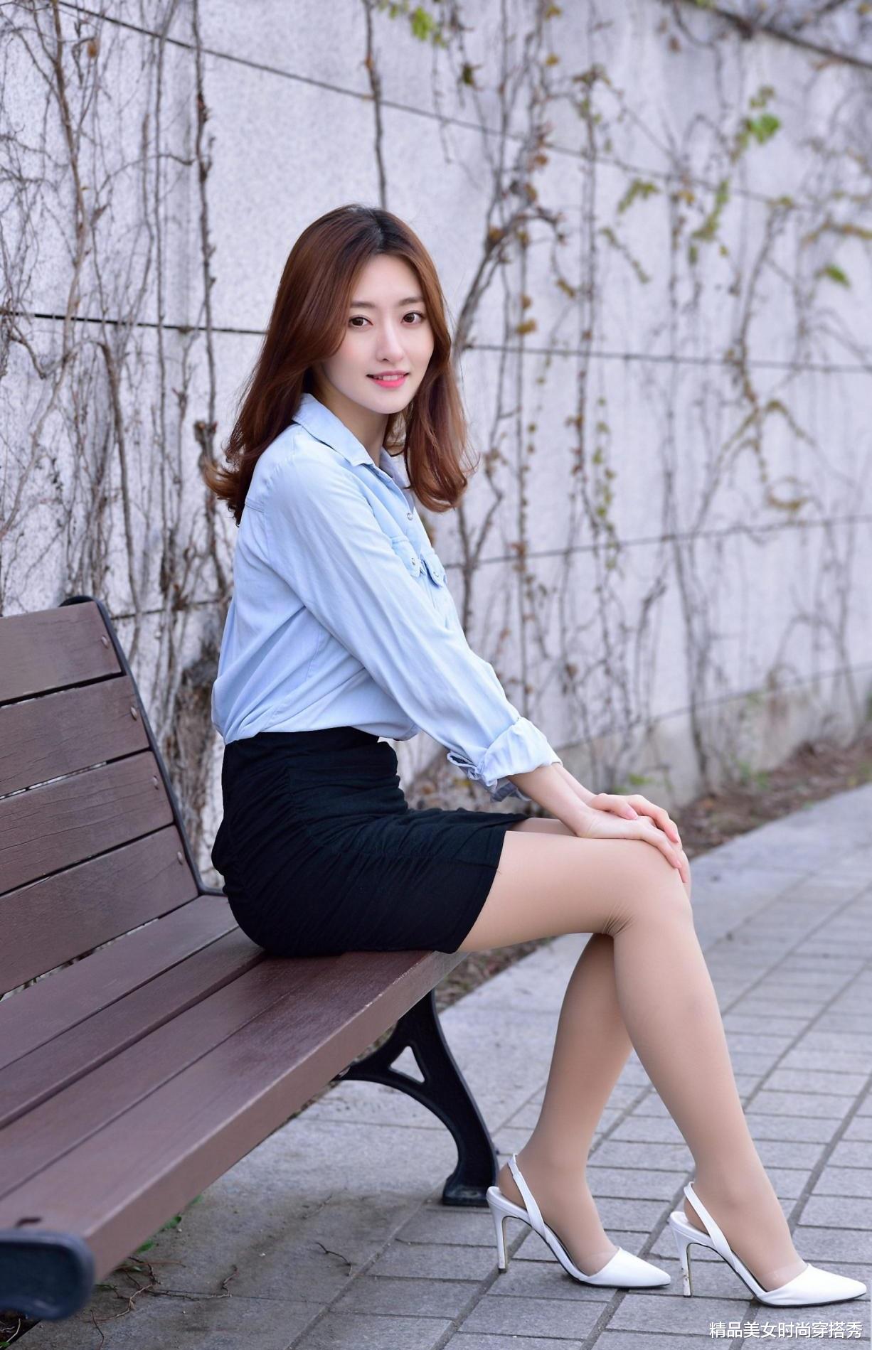 河北|初入职场如何穿着得体？淡蓝色衬衫搭配包臀裙，简约又耐看