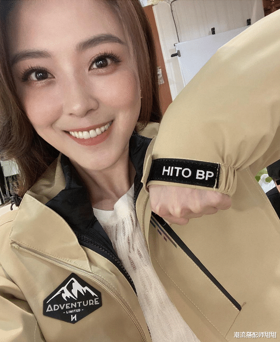 穿衣搭配 童年“女神”卓文萱咋不老呢，穿着少女的服装，看不出来30多岁