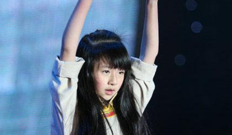 小彩旗|春晚上一“转”成名，自称不想当第二个杨丽萍，小彩旗后来怎样了