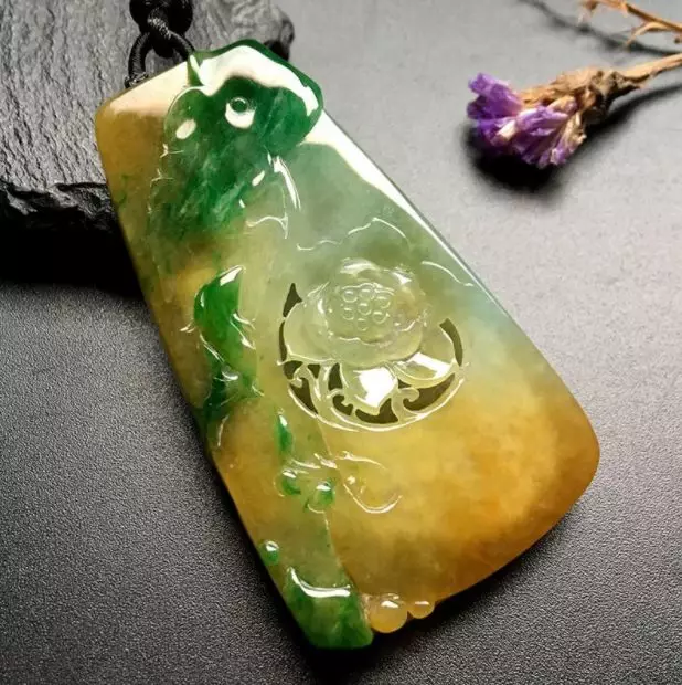 99版人民币|买的翡翠原石，一刀切出两条冰种黄加绿手镯，爆涨近10倍！