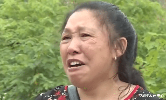 丈夫去世后,前妻舔着脸回来跟儿子争抢房产,抢不过只能放火烧
