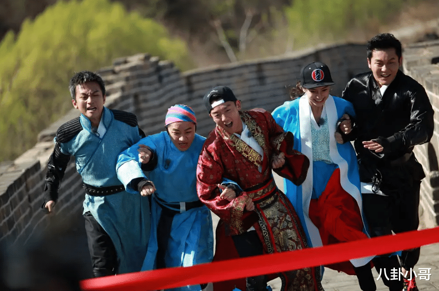 邓超|邓超42岁生日，昔日跑男团仅一人送祝福，许久未露面的他却还记得