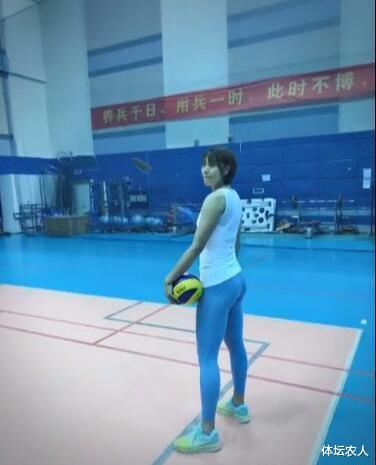 曾春蕾|女排身材一级棒的曾春蕾，分享裸感裤体验，1米86的她也愁嫁了