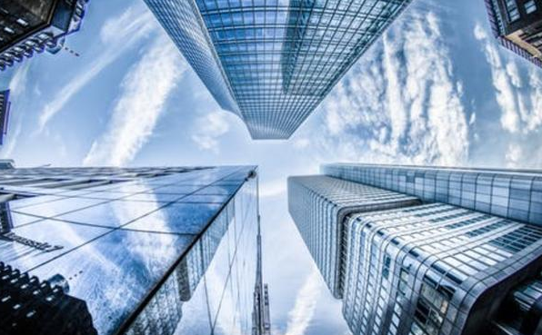 |楼市出现3个信号，2022年房价或让人想不到，该不该买房已经清楚