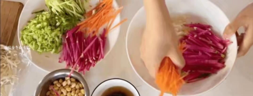 李纯|女明星都暗暗较劲？谢娜做个面都造假？李纯能甩掉恶毒女配标签？