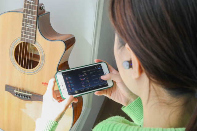 好家伙，百元降噪耳机堆料到这种地步了，太卷了吧！