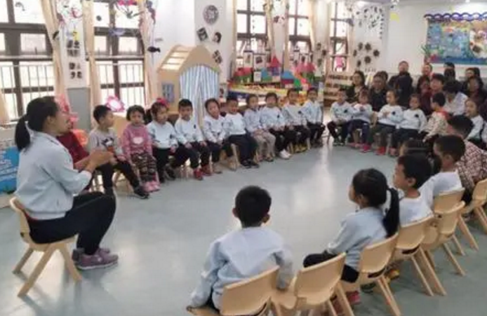 大树说教育|私立幼儿园或将全部关停？教育部做出回应，家长表示上学更安心了