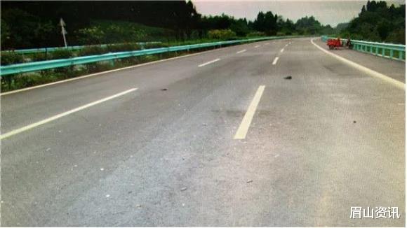 豪门 眉山：男子开“老头乐”撞人后逃逸 被撞者医治无效死亡