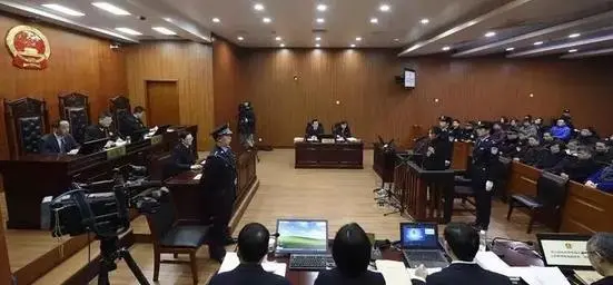 莫焕晶 纵火案中，莫焕晶为什么要以怨报德？