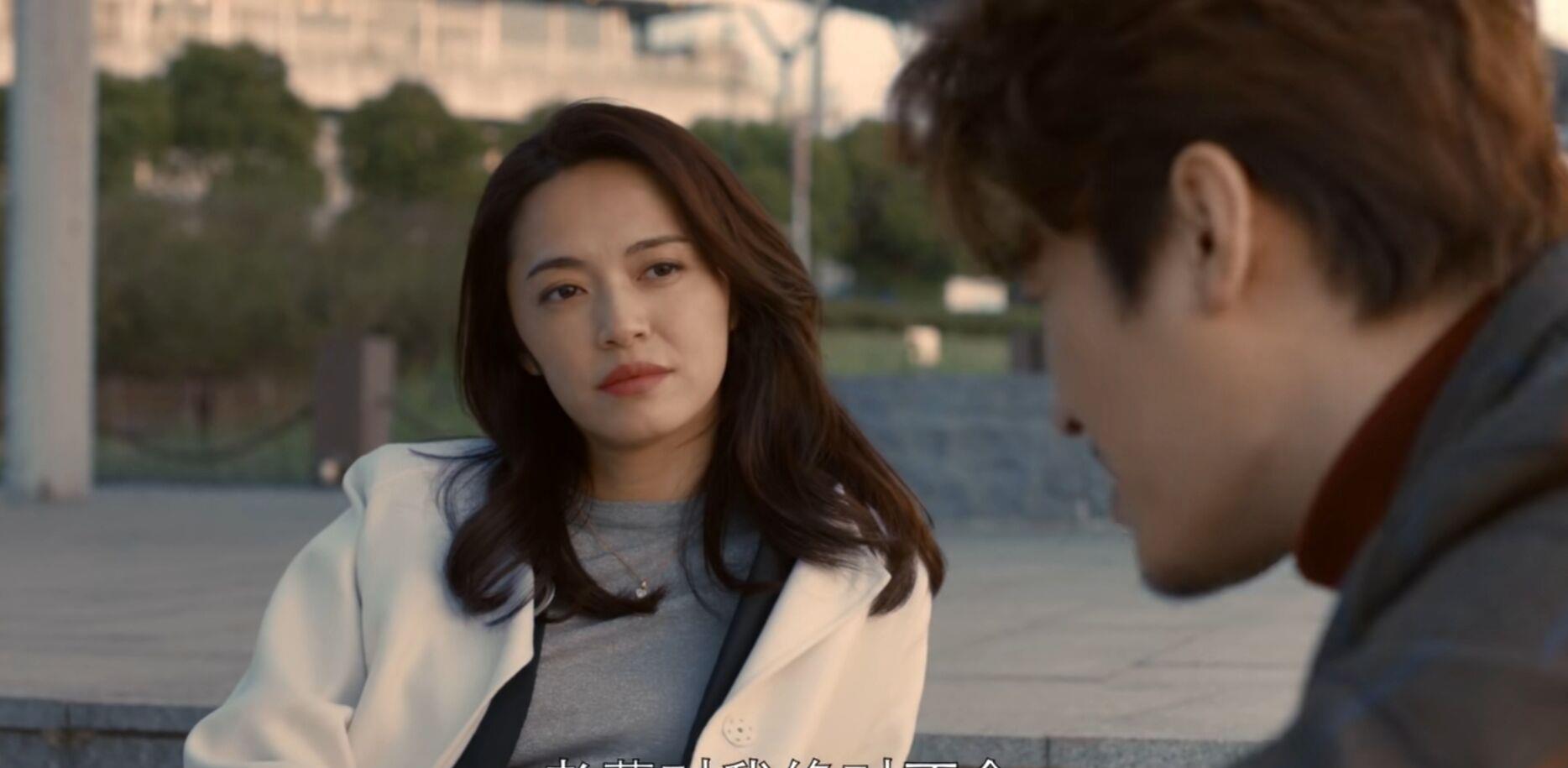 闫妮|《突围》首播热度第一，闫妮演技差评，没有对比就没有伤害