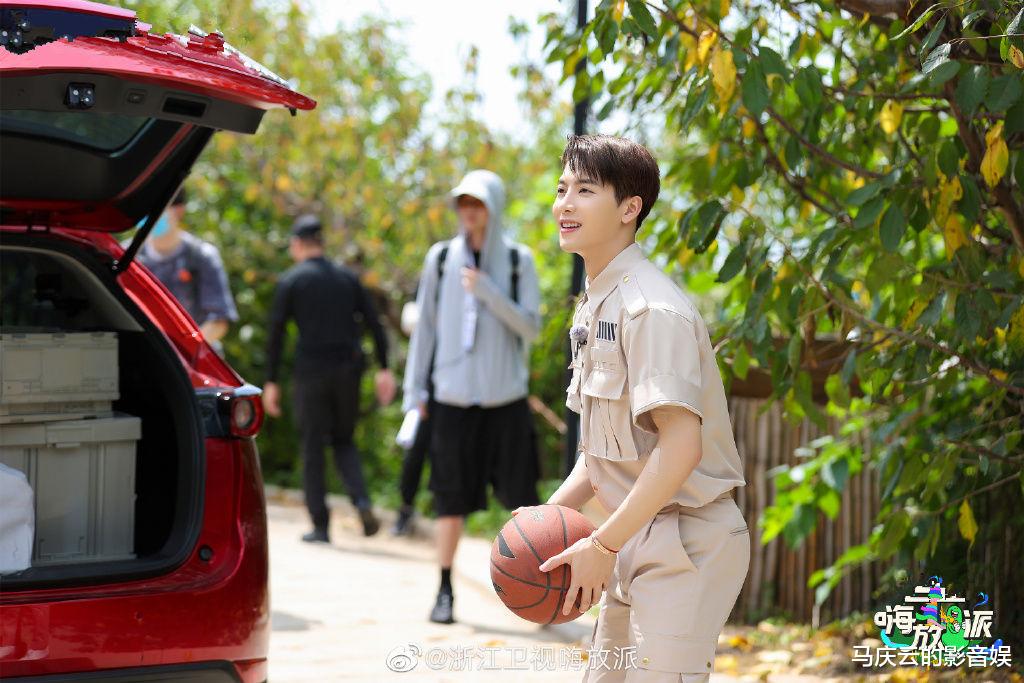 嗨放派|《嗨放派》首播，科学加娱乐，轻松解压，王嘉尔任嘉伦遇到好综艺