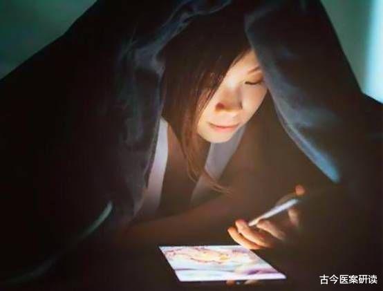 失眠|失眠也有“天敌”,不是喝牛奶,你若敞开吃,一觉睡到自然醒