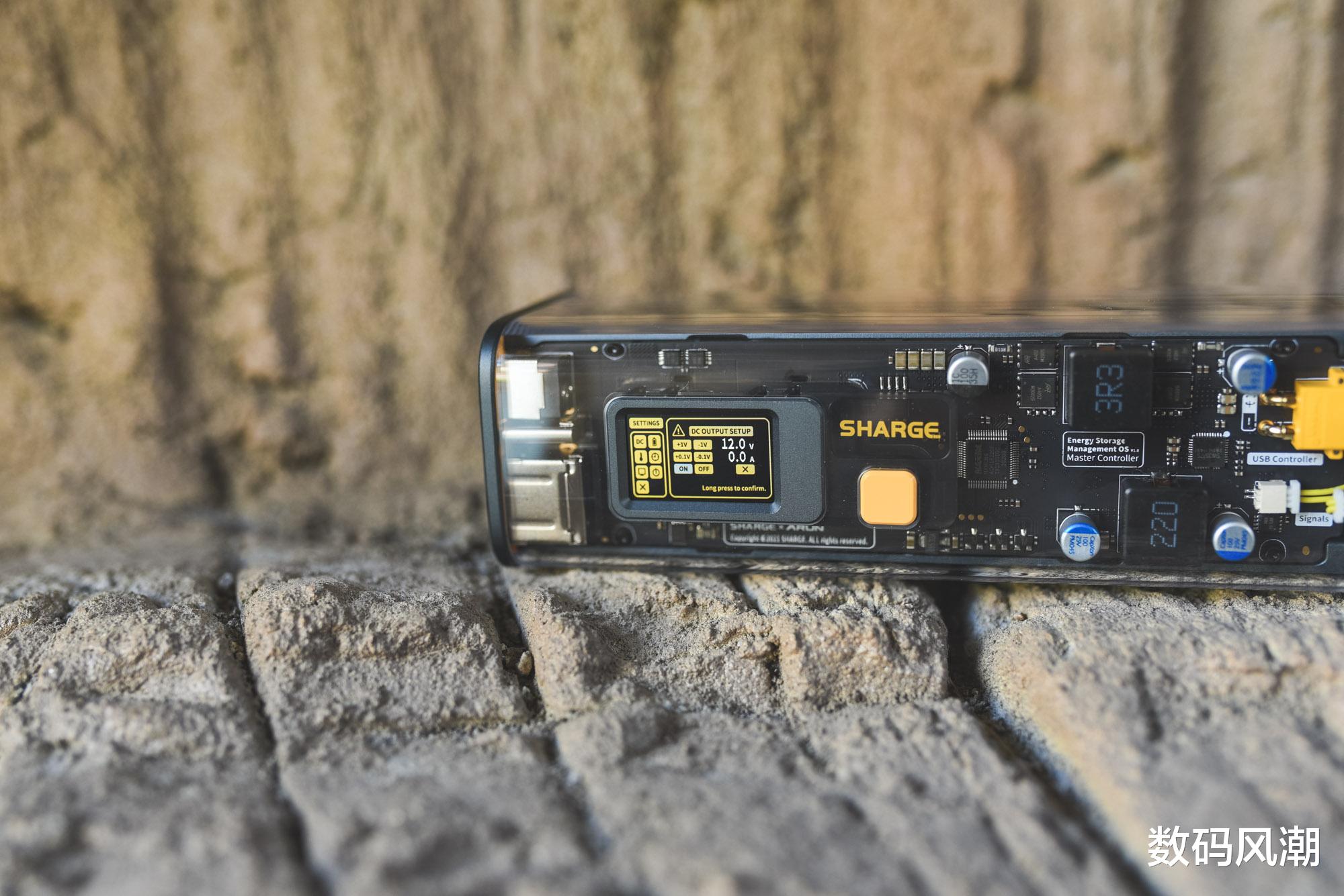 折叠屏|没有数码直男可以拒绝的新玩具，各项拉满的闪极100W超级移动电源