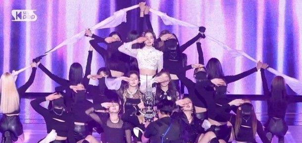 张员瑛|张员瑛SBS《歌谣大战》打歌服引争议，KBS演艺大赏获奖！