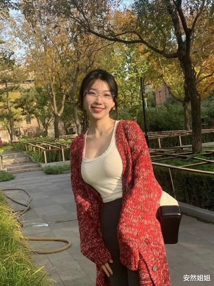 安然姐姐 女孩子是不会介意从一个人的孤独美转换成两个人的一日三餐的！