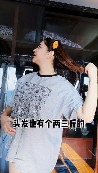 李心艾|“J女郎”李心艾减到120斤，被质疑减肥失败，膀大腰圆认不出