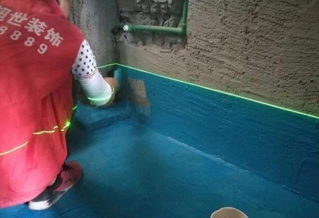 卫生间做防水要不要刷到顶？做错了瓷砖哔哔往下掉