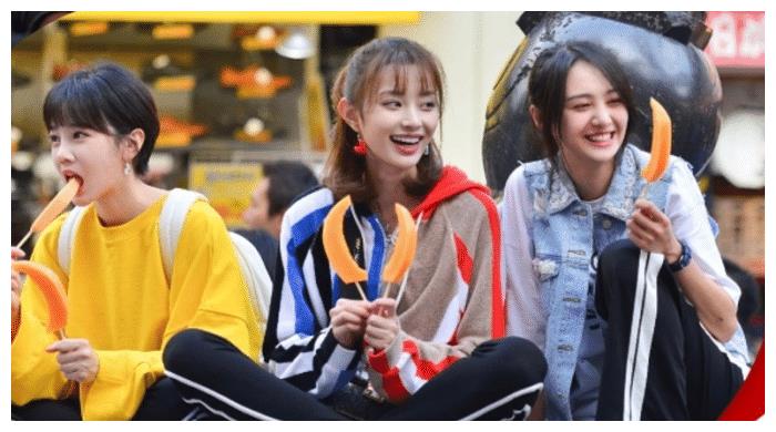 潘金莲|郑爽被封杀6天后，冯小刚一句话扯下“遮羞布”背后5位金主曝光！