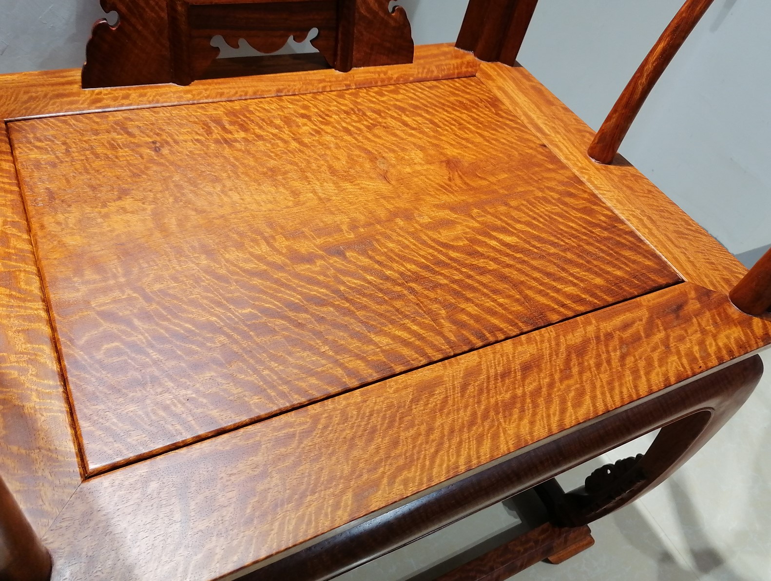 留一半醉|你对缅甸花梨水波纹红木家具，有什么评价？